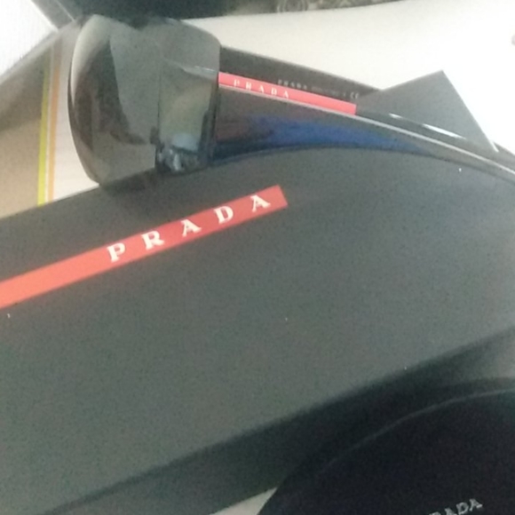 Prada sunglasses - Picture 3 of 4